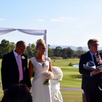 Clear Blue Skies for a Wedding at Links Golf Course